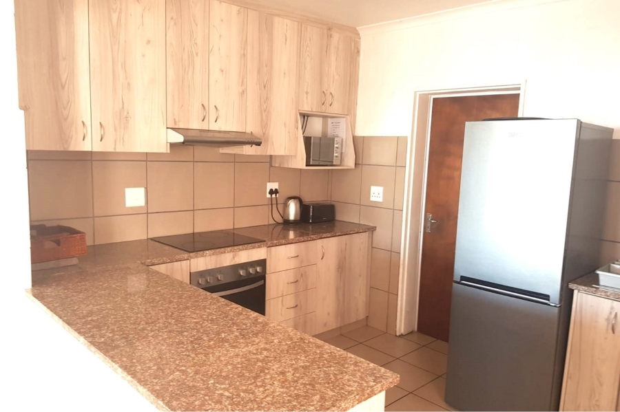 To Let 6 Bedroom Property for Rent in Apollo Ridge Western Cape